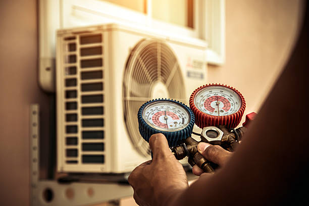 Professional Hvac technician working in Austin, TX
